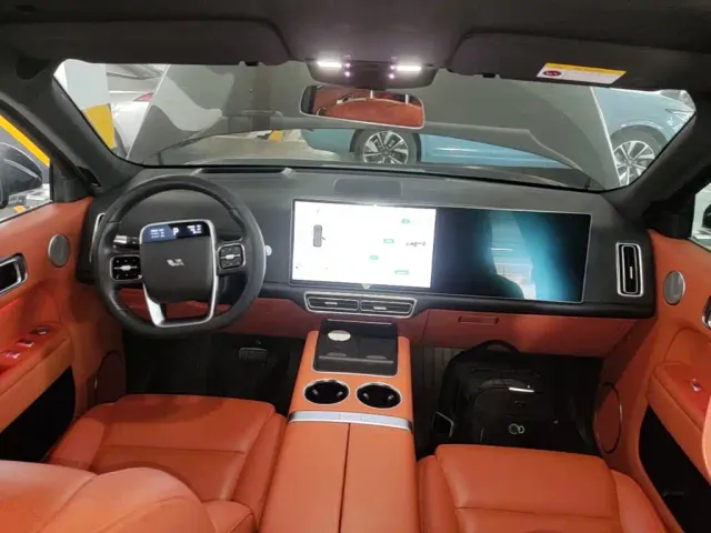 Li Auto L8 — Фото автомобиля 9