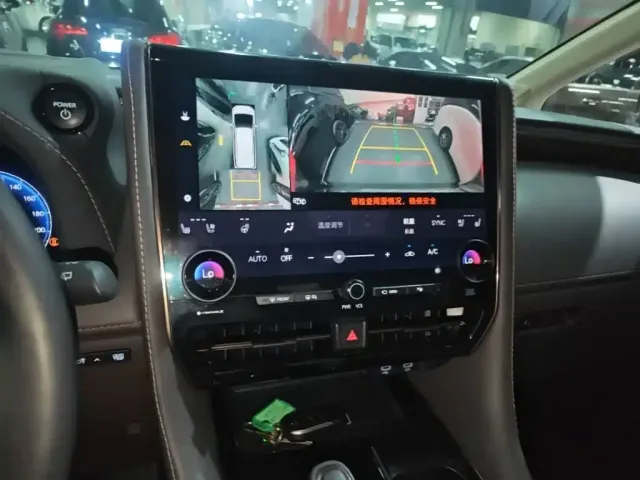 Toyota Alphard — Фото автомобиля 12