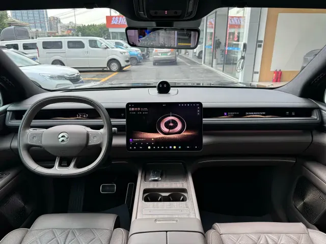 Nio ES8 — Фото автомобиля 28
