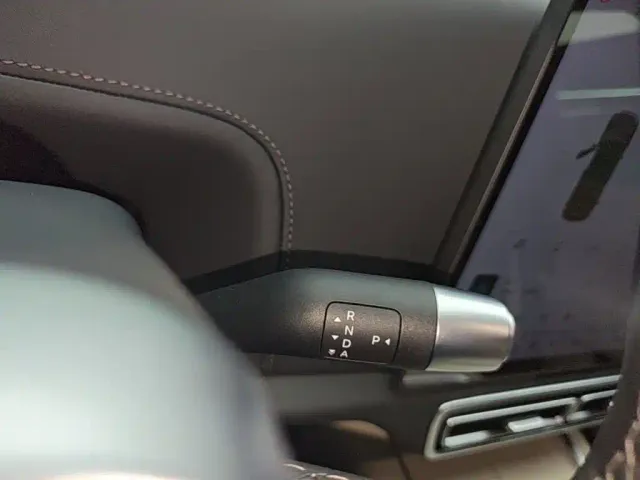 Li Auto L8 — Фото автомобиля 13