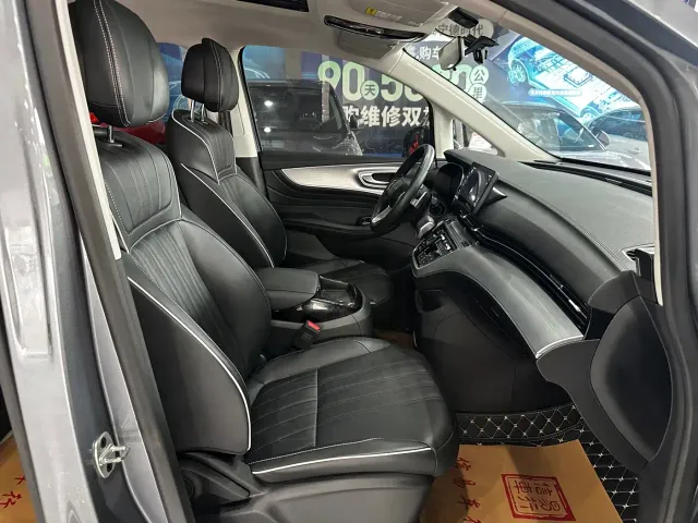 Roewe iMAX8 — Фото автомобиля 8