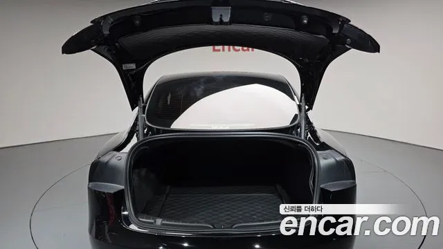 Tesla Model 3 — Фото автомобиля 26