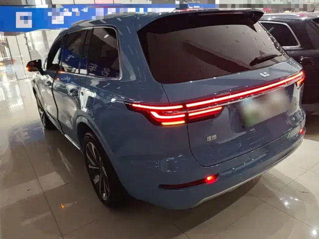 Li Auto ONE — Фото автомобиля 4