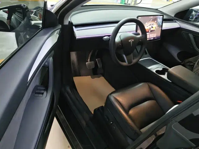 Tesla Model Y — Фото автомобиля 15