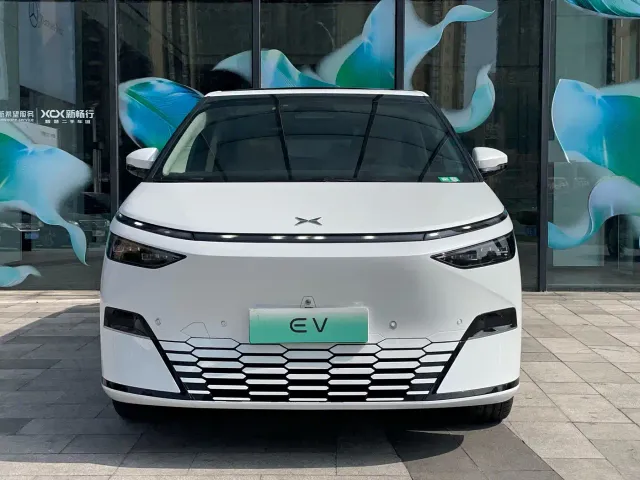 Xpeng X9 — Фото автомобиля 2