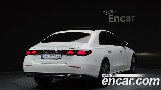 Mercedes-Benz E-Class — Фото автомобиля 2