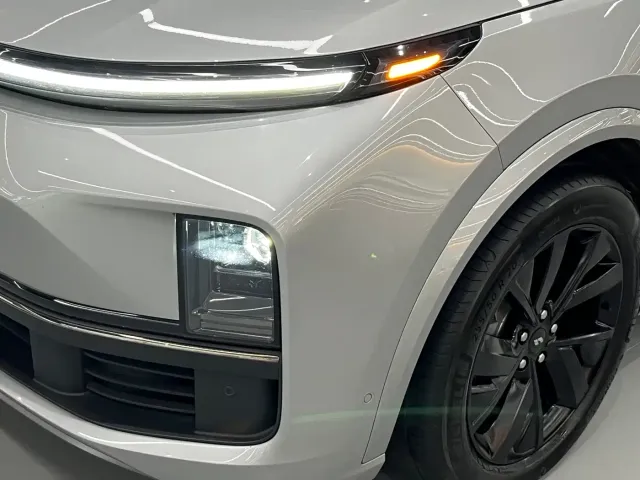 Li Auto L8 — Фото автомобиля 18