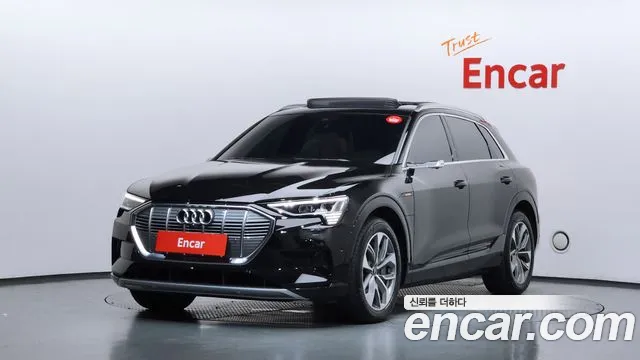 Фотография автомобиля — Audi e-tron