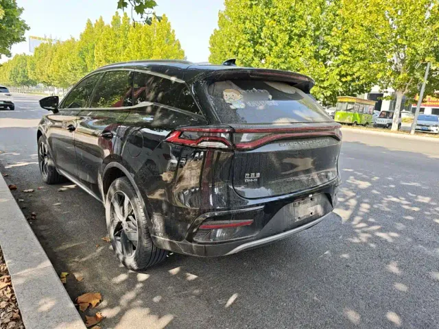 BYD Tang — Фото автомобиля 4