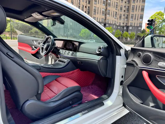 Mercedes-Benz E-Class — Фото автомобиля 5