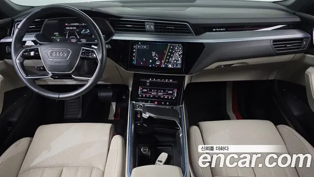 Audi e-tron — Фото автомобиля 7