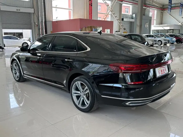 Volkswagen Passat — Фото автомобиля 7