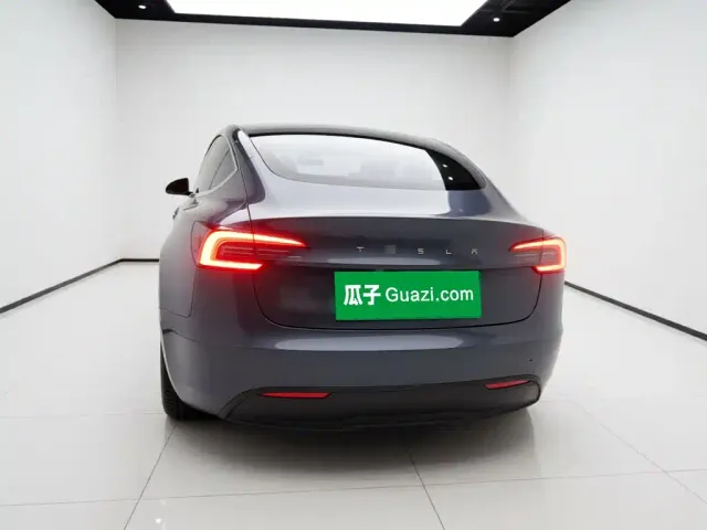 Tesla Model 3 — Фото автомобиля 3