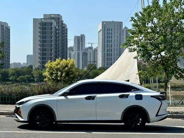 Dongfeng Yixuan — Фото автомобиля 3