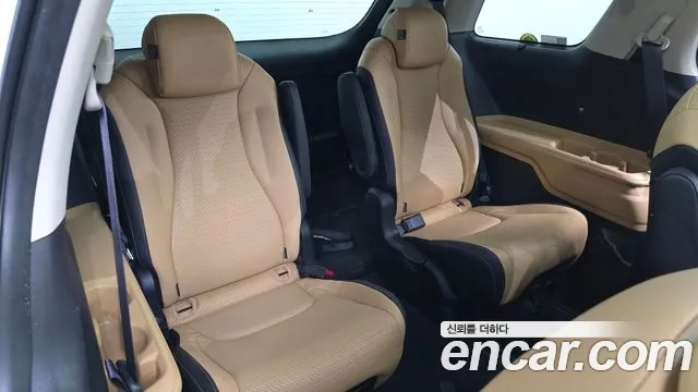 Kia Carnival Generation 4 — Фото автомобиля 12