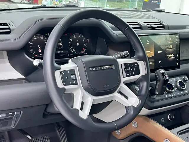 Land Rover Defender — Фото автомобиля 4
