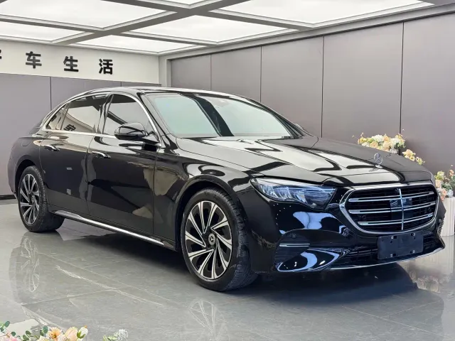 Mercedes-Benz E-Class — Фото автомобиля 3