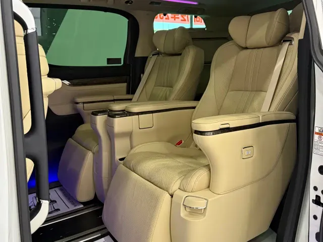 Toyota Alphard — Фото автомобиля 8