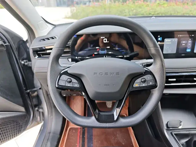 Roewe i5 — Фото автомобиля 10