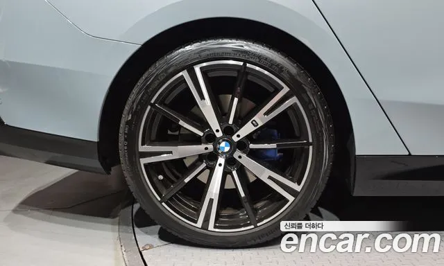 BMW 5 Series G60 — Фото автомобиля 5