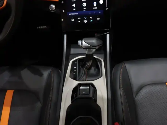 Dongfeng Yixuan — Фото автомобиля 15
