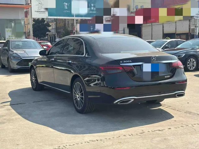 Mercedes-Benz E-Class — Фото автомобиля 6