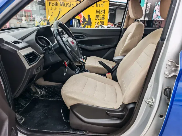 Wuling Hongguang — Фото автомобиля 12