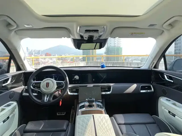 Hongqi E-HS9 — Фото автомобиля 6