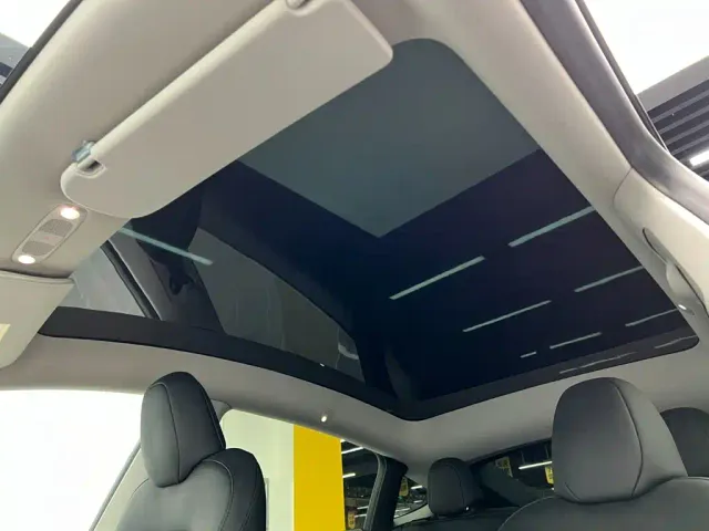 Tesla Model Y — Фото автомобиля 17