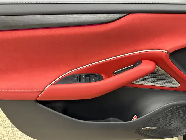 Xiaomi SU7 — Фото автомобиля 12