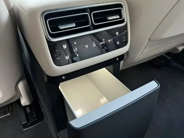 Li Auto L7 — Фото автомобиля 11