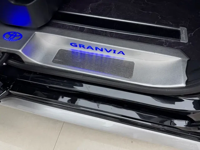 Toyota Granvia — Фото автомобиля 14