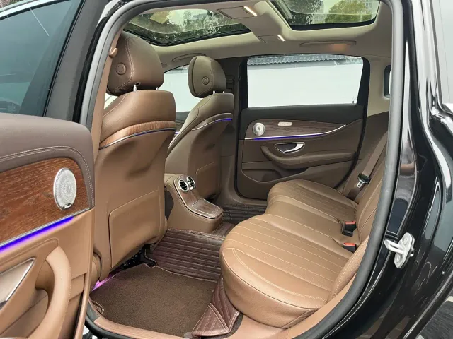 Mercedes-Benz E-Class — Фото автомобиля 9