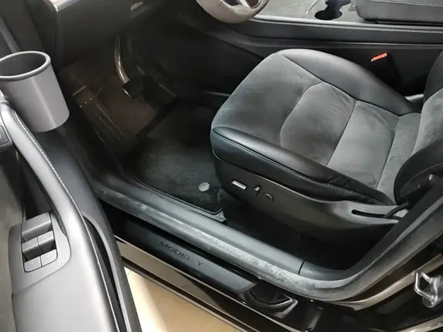 Tesla Model Y — Фото автомобиля 15