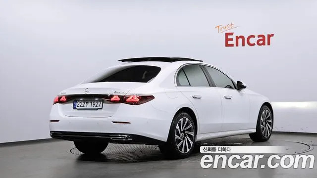 Фотография автомобиля — Mercedes-Benz E-Class