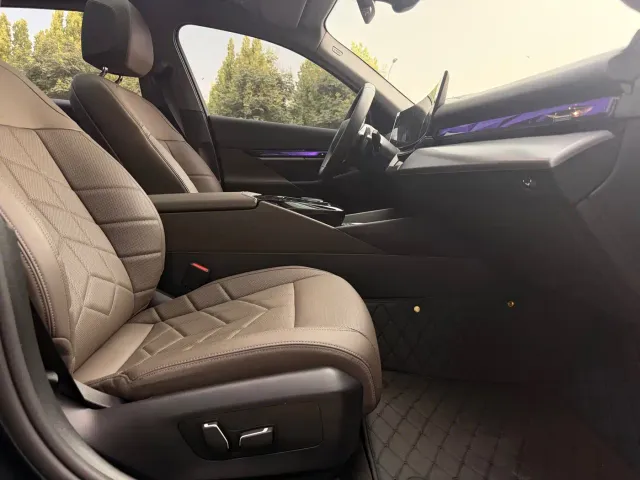 BMW 5 Series — Фото автомобиля 19
