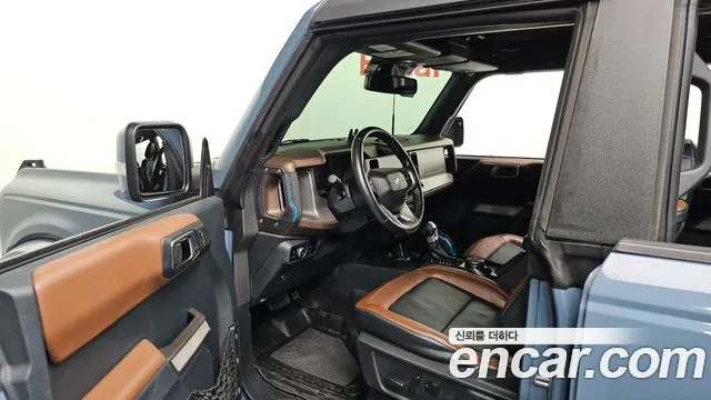 Ford Bronco — Фото автомобиля 10
