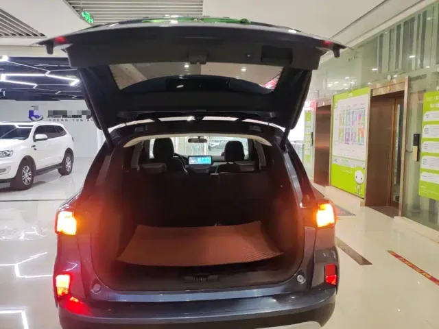 Ford Escape — Фото автомобиля 15
