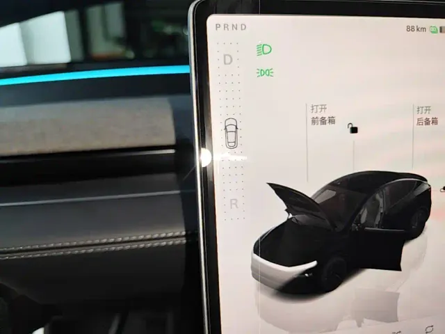 Tesla Model Y — Фото автомобиля 13