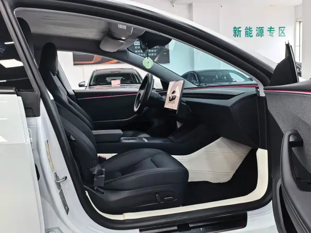 Tesla Model 3 — Фото автомобиля 19