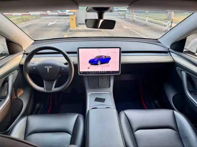 Tesla Model Y — Фото автомобиля 8