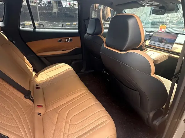 Geely Galaxy Starship 7 EM-i — Фото автомобиля 10