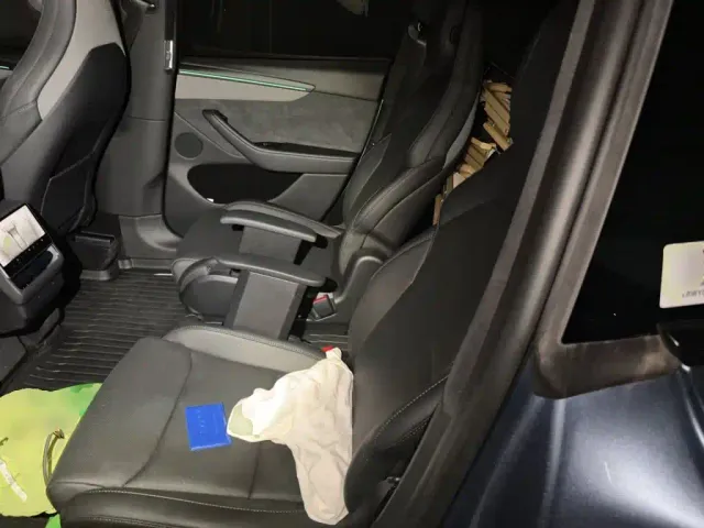 Tesla Model Y L — Фото автомобиля 13