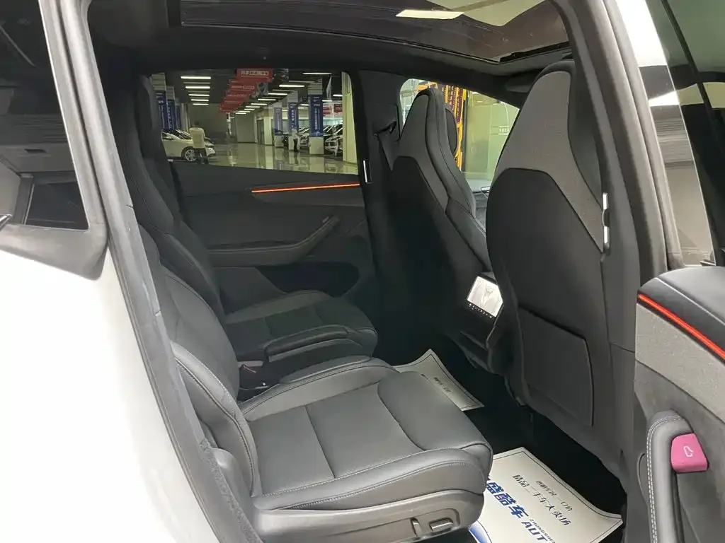 Tesla Model Y L 2025 Facelift Long Range AWD — Фото автомобиля 15
