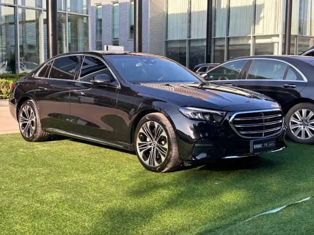 Mercedes-Benz E-Class — Фото автомобиля 3