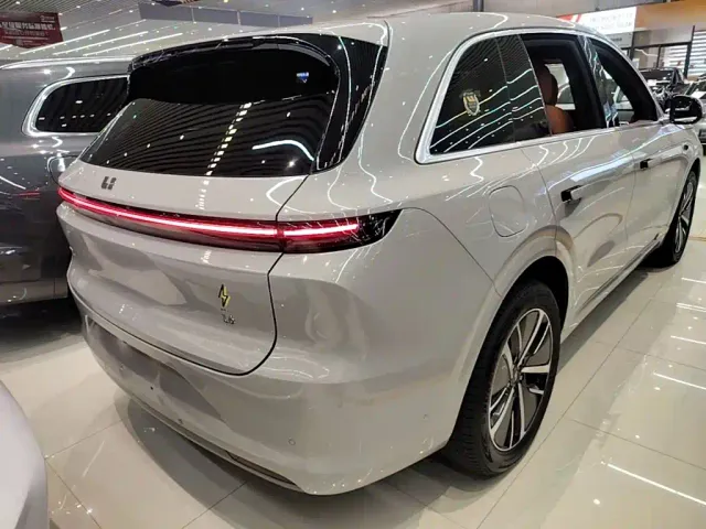 Li Auto L6 — Фото автомобиля 6