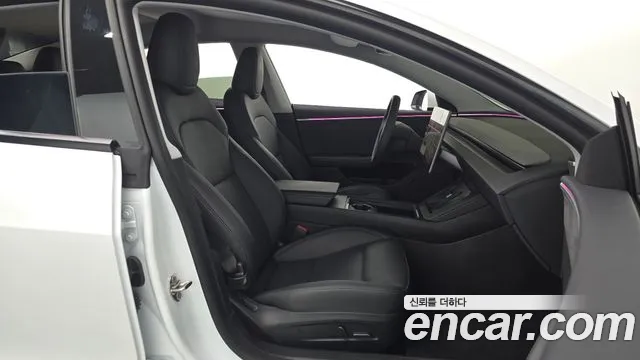 Tesla Model 3 — Фото автомобиля 10