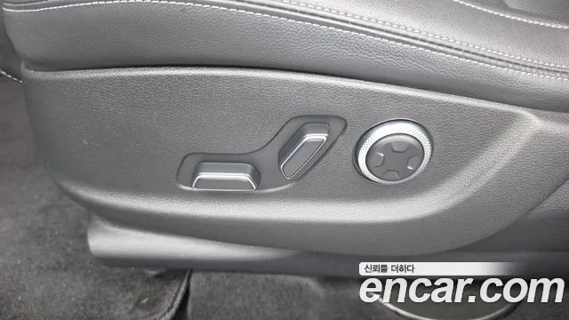 Genesis GV70 2.5T Бензин 2WD — Фото автомобиля 8