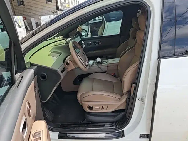 Li Auto i6 — Фото автомобиля 14