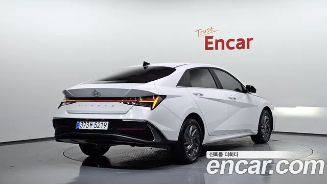 Hyundai Avante CN7 — Фото автомобиля 2